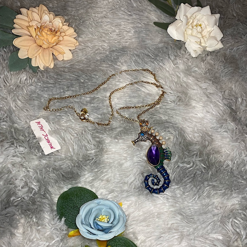 NWT Betsy Johnson Seahorse Necklace